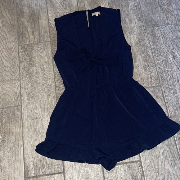Navy romper with bow in the front - Picture 6 of 12